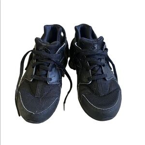 Nike Huarache black little boys sz 2.5